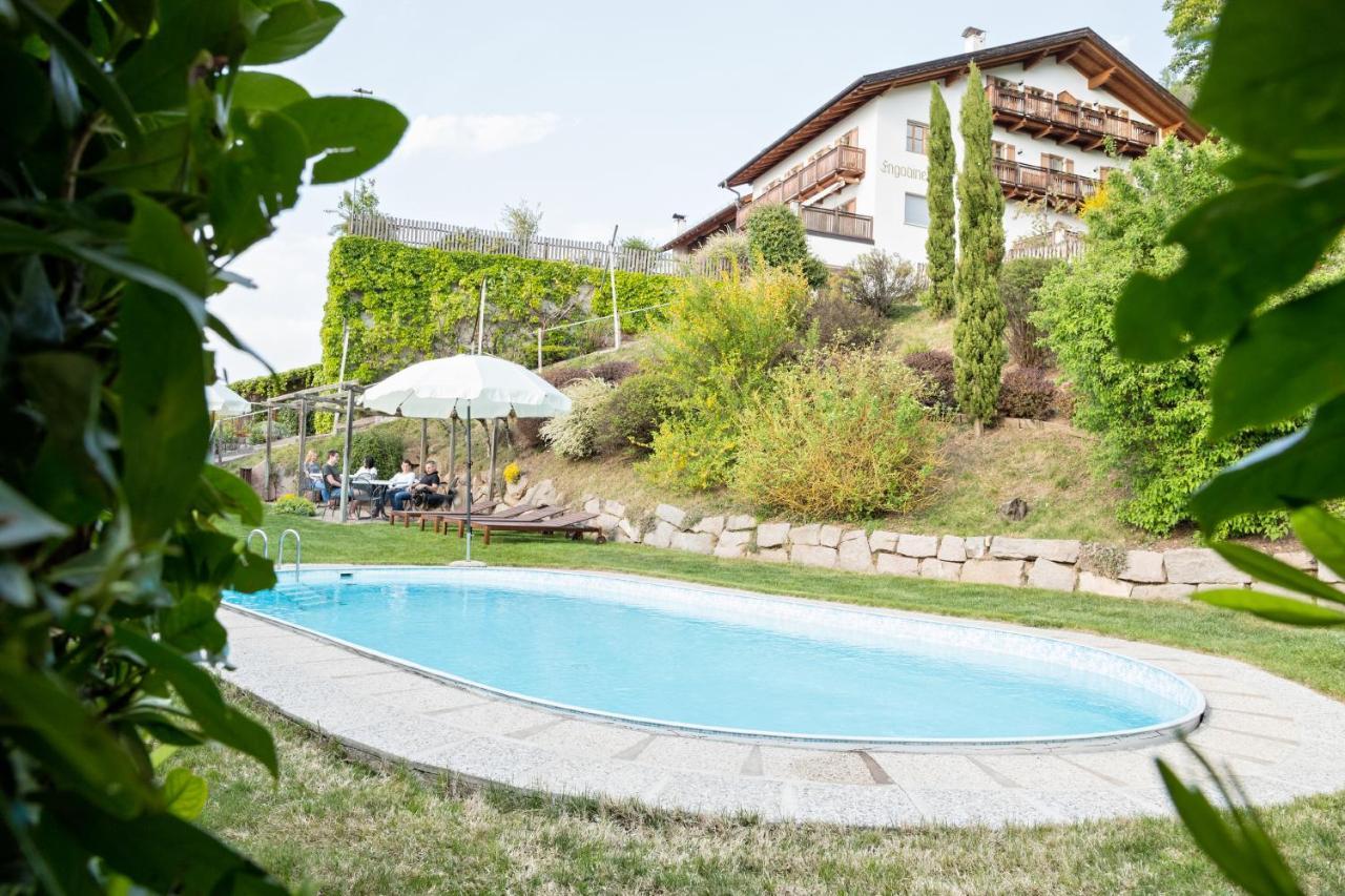 Engadinerhof Villa Montagna Bagian luar foto