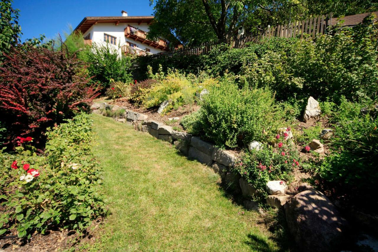 Engadinerhof Villa Montagna Bagian luar foto