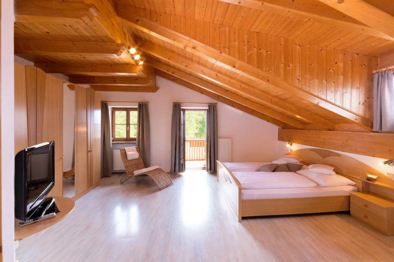 Engadinerhof Villa Montagna Bagian luar foto