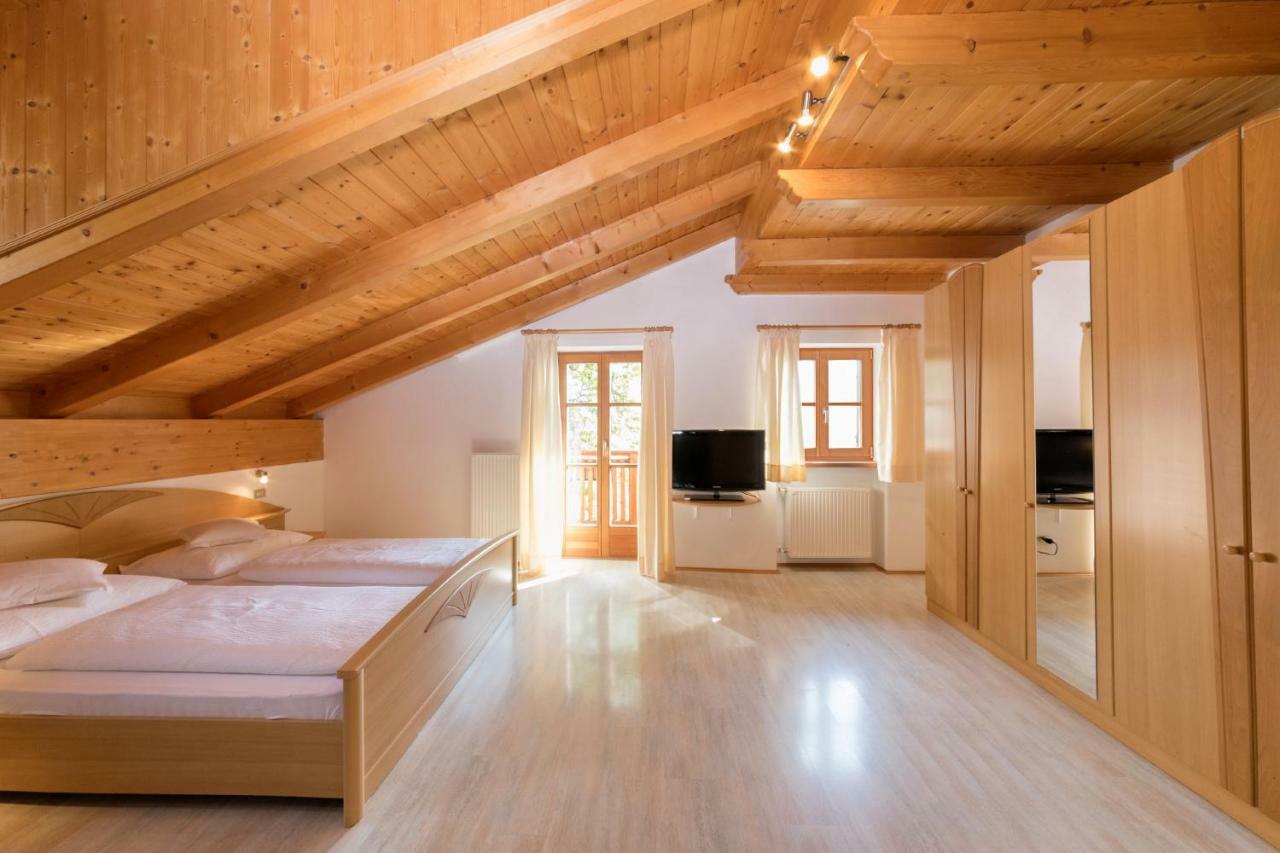 Engadinerhof Villa Montagna Bagian luar foto